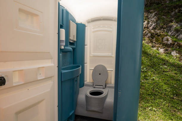 Best Porta potty rental near me  in Paola, KS